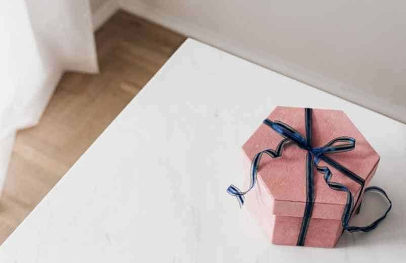 Idées créatives pour des cadeaux spécifiques comme l'argent ou une bouteille Place du mariage Idées créatives pour des cadeaux spécifiques comme l'argent ou une bouteille Place du mariage