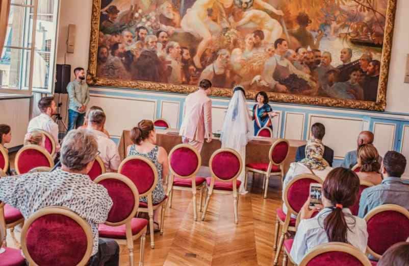 Quel est le rôle exact du témoin lors de la cérémonie civile ? Place du mariage